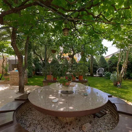 Σπίτι διακοπών In With Swimming Pool *