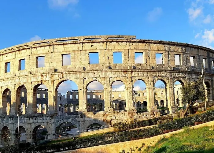 Vikendica In With Swimming Pool *