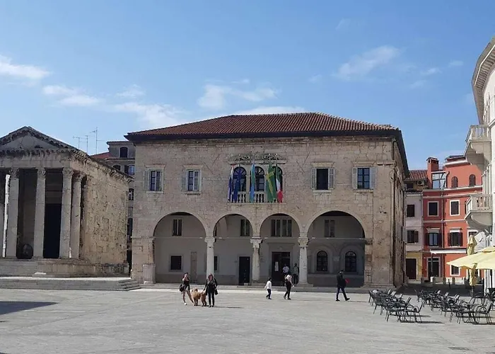 In With Swimming Pool Vikendica *