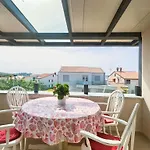 Tatil Evi In With Swimming Pool *