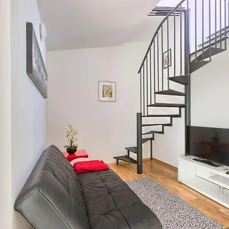 In Pula With Swimming Pool Nyaraló