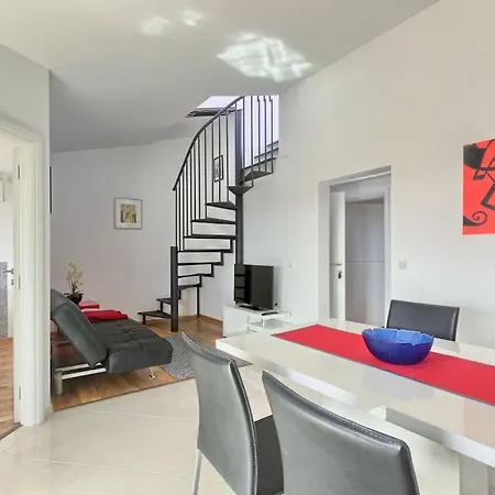 Nyaraló In Pula With Swimming Pool