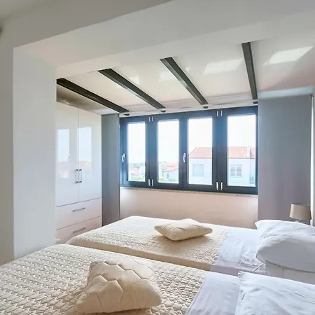 In Pula With Swimming Pool Štinjan