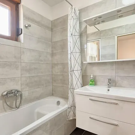 In Pula With Swimming Pool * Štinjan