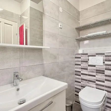 Nyaraló In Pula With Swimming Pool