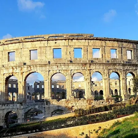 Semesterbostad In Pula With Swimming Pool *
