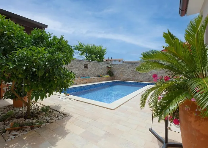 In With Swimming Pool