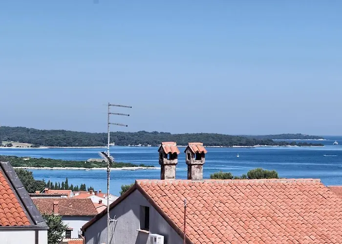 In Pula With Swimming Pool * Pula