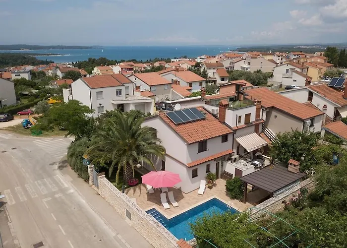 Semesterbostad In Pula With Swimming Pool *