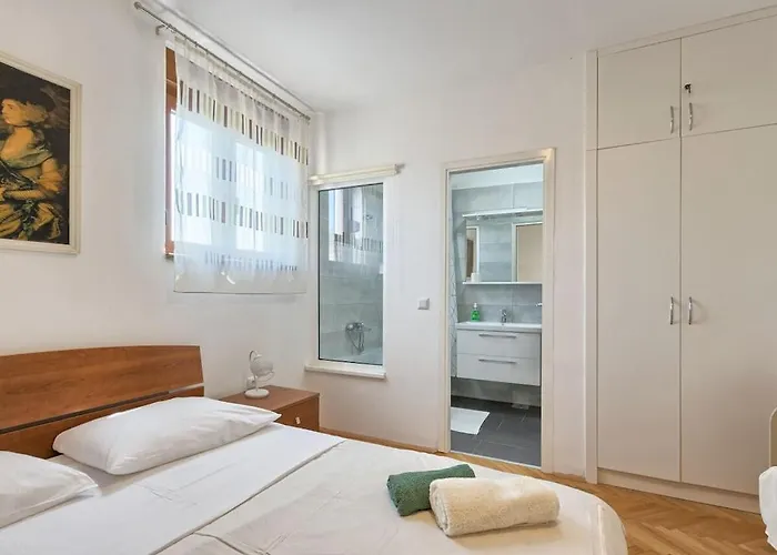 In With Swimming Pool *