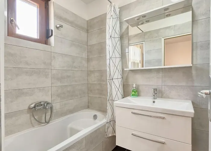 In With Swimming Pool * Пула