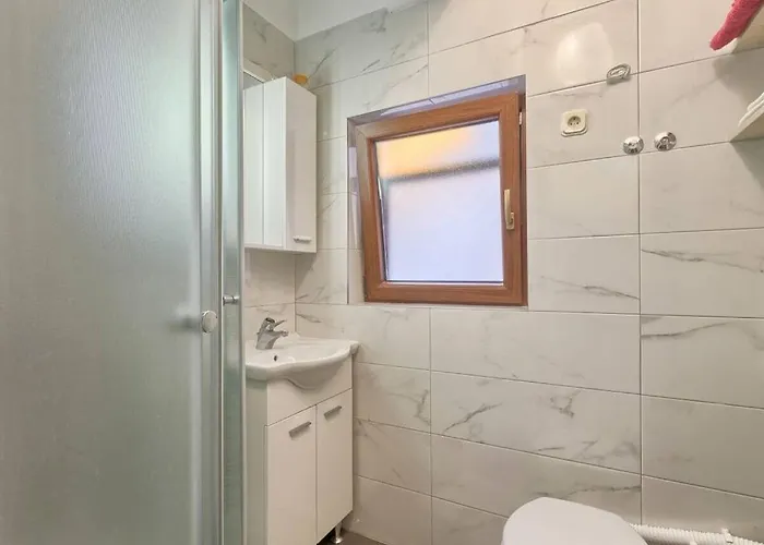 In With Swimming Pool Будинок відпочинку Пула