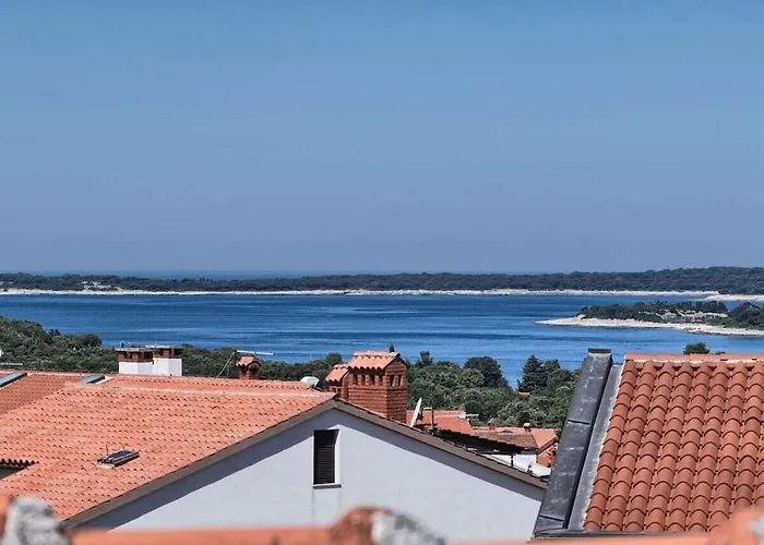 In Pula With Swimming Pool * Pula